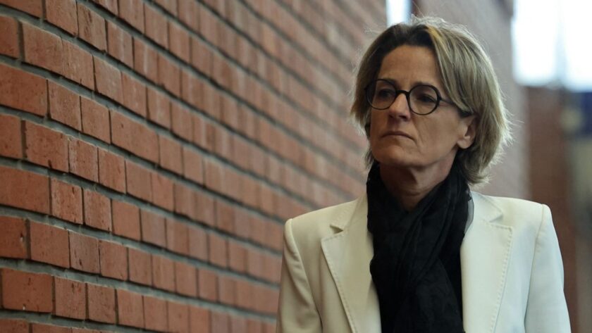 L'ex-maire de Canteleu est relaxée des accusations de complicité de trafic de drogues
          Si le tribunal a noté un "affaiblissement des garde-fous déontologiques" de Mélanie Boulanger, il a en revanche considéré qu'il n'y avait dans le dossier aucun "acte positif" susceptible de caractériser une complicité.