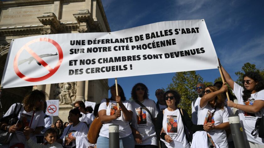Reportage



  

    
      
    
      

  

  
    À Marseille, les familles des victimes du trafic de drogue se mobilisent contre "ce cancer qui gangrène de partout"
          Malgré la baisse des homicides liés au trafic de drogue cette année, les familles de victimes rappellent qu'il y a encore des morts et que "cela ne concerne pas que les quartiers Nord" à Marseille.